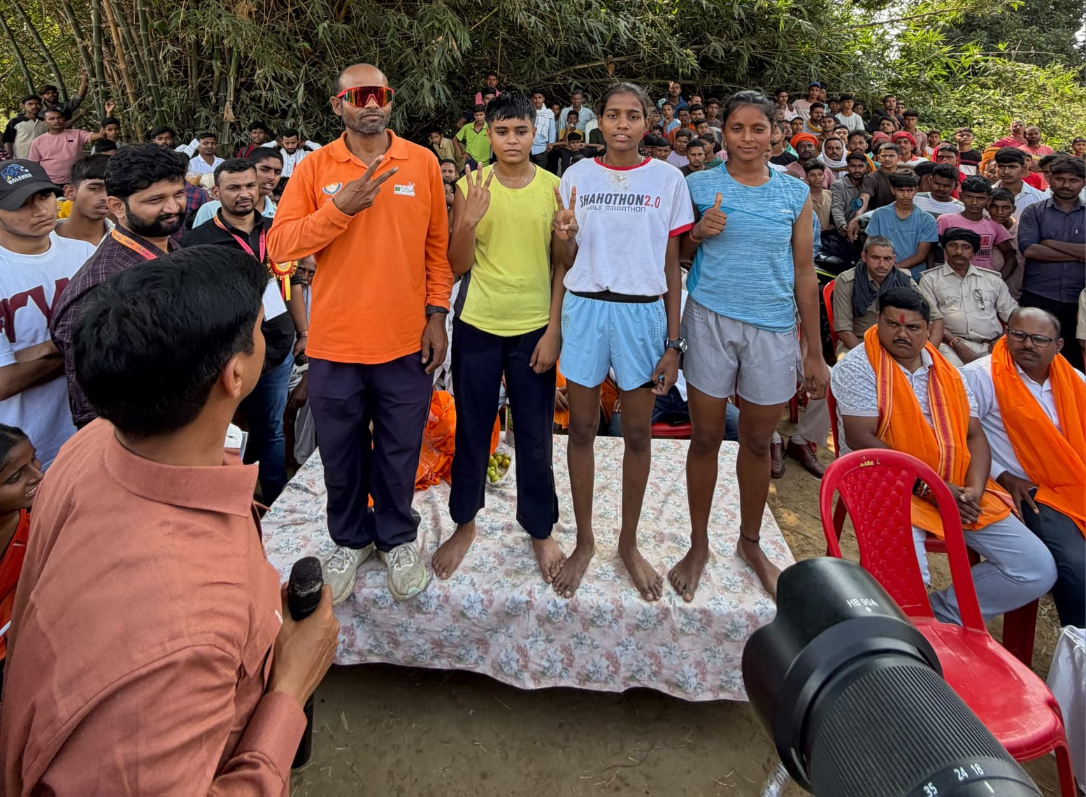 नियाजीपुर में खेलों का महाकुंभ: 5000 मीटर दौड़ में गाजीपुर के गोलू यादव ने मारी बाजी, ढकाइच बना क्रिकेट चैंपियन