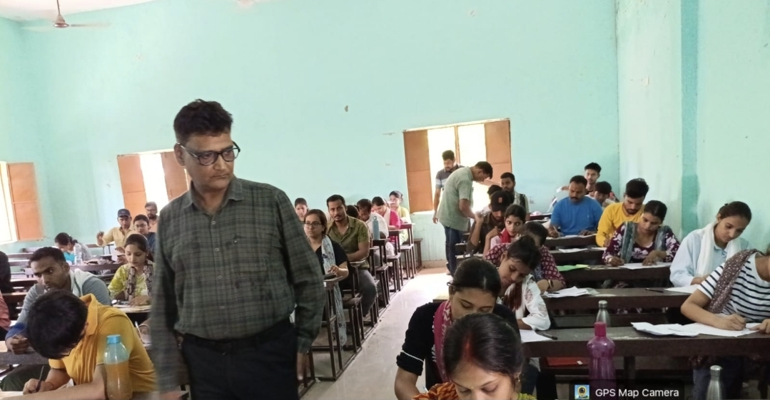 महर्षि विश्वामित्र महाविद्यालय स्थित IGNU परीक्षा केंद्र का डेप्युटी रजिस्ट्रार ने किया औचक निरीक्षण
